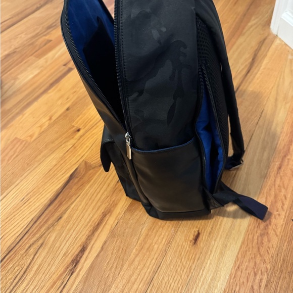 ROBERT GRAHAM BLACK WITH BLUE LINING FAUX LEATHER BACKPACK - Picture 3 of 8